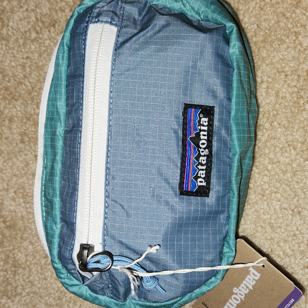 patagonia mini black hole hip pack